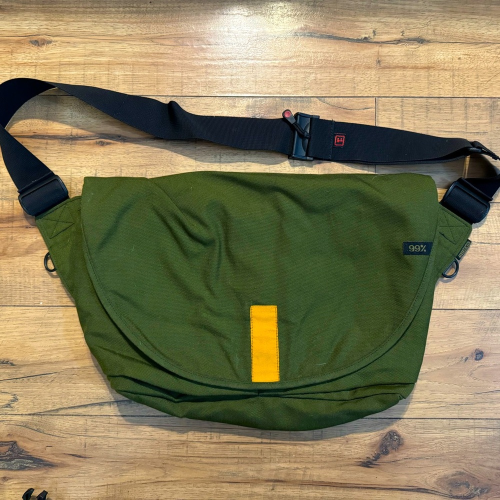 Behance laptop messenger bag with two inserts